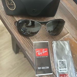 Ray-Ban Pilot style, polished gunmetal frame.